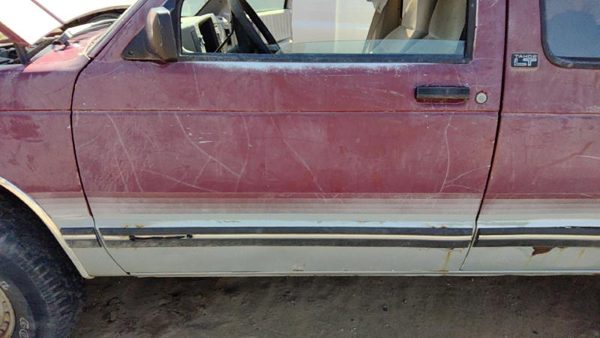 1993 Chevrolet S10 Blazer Front Door LH Red — photo 1