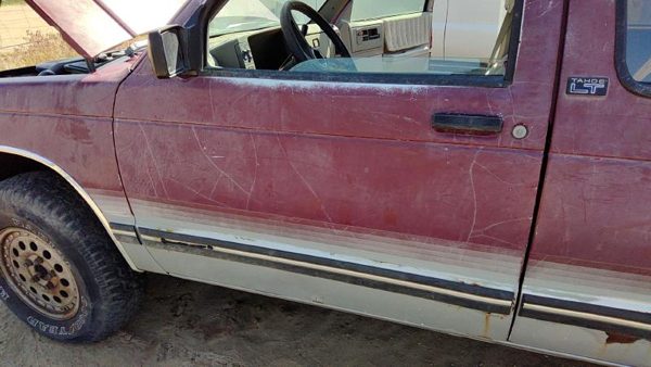 1993 Chevrolet S10 Blazer Front Door LH Red — photo 5