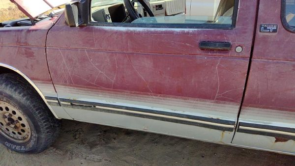 1993 Chevrolet S10 Blazer Front Door LH Red — photo 4