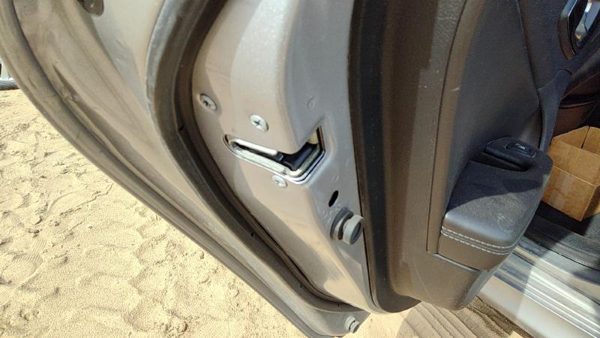 2015-2017 Chrysler 200 Driver Left Rear Door Latch With Rods/Cables Oem Back — photo 1