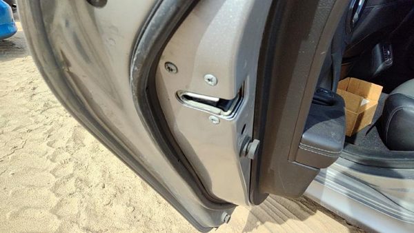2015-2017 Chrysler 200 Driver Left Rear Door Latch With Rods/Cables Oem Back — photo 3