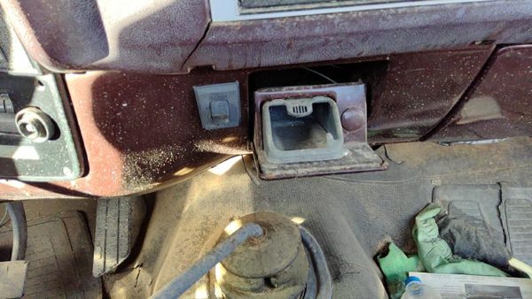 81-87 Gmc Sierra C3500 Ash Tray Assembly Oem Slide Out Dash — photo 1