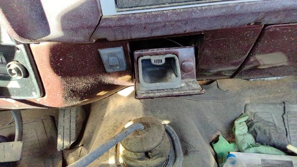 81-87 Gmc Sierra C3500 Ash Tray Assembly Oem Slide Out Dash — photo 3