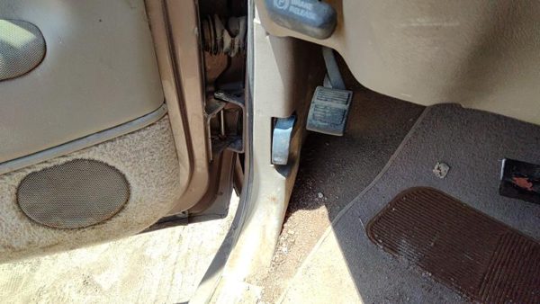 1995-2000 Silverado 2500 Driver Left Lower Kick Trim Panel Oem Tan 52D — photo 4