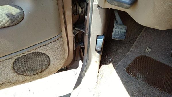 1995-2000 Silverado 2500 Driver Left Lower Kick Trim Panel Oem Tan 52D — photo 2