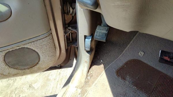 1995-2000 Silverado 2500 Driver Left Lower Kick Trim Panel Oem Tan 52D — photo 1