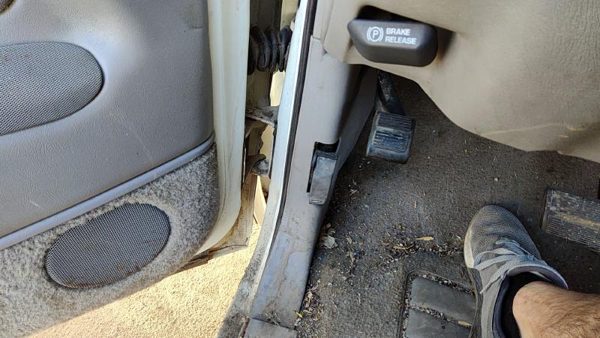 1995 Chevy Silverado 1500 Driver Left Lower Kick Trim Panel Oem Gray — photo 2