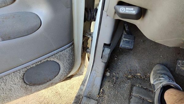1995 Chevy Silverado 1500 Driver Left Lower Kick Trim Panel Oem Gray — photo 3