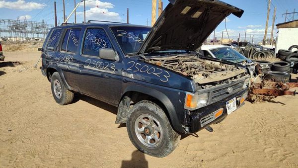 1995 Nissan Pathfinder — vehicle photo 1
