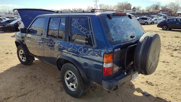1995 Nissan Pathfinder — vehicle photo 8