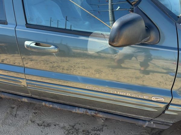 2002 Jeep Grand Cherokee Front Door RH Green — photo 1
