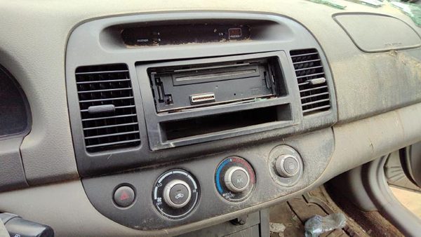 2002-2006 Toyota Camry Trim Bezel Around Radio Surround Dash Panel Oem — photo 2