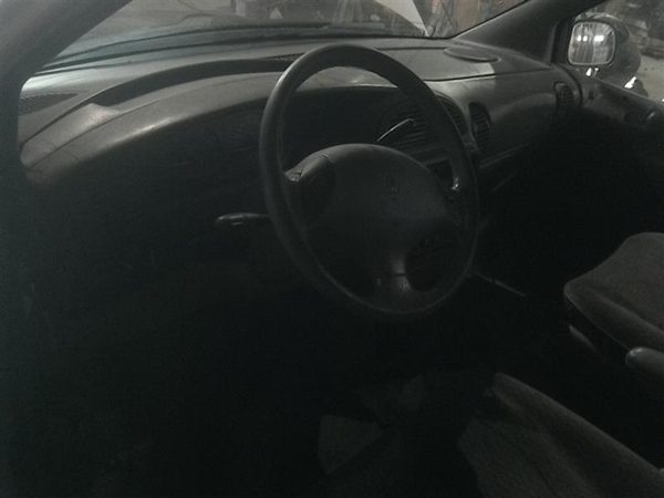 1999 Dodge Caravan — vehicle photo 4