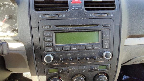 2006 Volkswagen Jetta Audio & Visual Equip.(radio) — photo 3