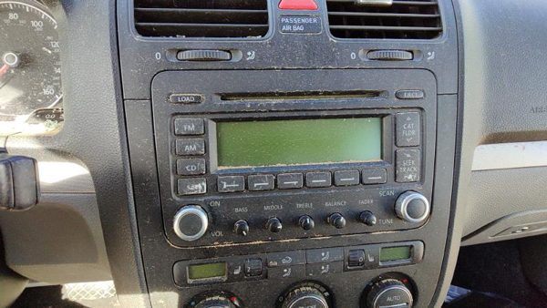 2006 Volkswagen Jetta Audio & Visual Equip.(radio) — photo 2