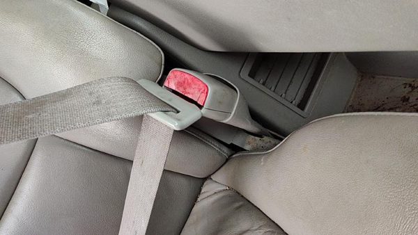 2007-2009 Chevy Equinox Passenger Right Front Seat Belt Buckle Receiver Gray 142 — photo 4
