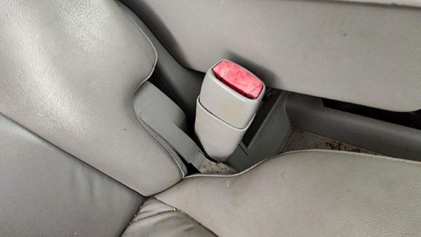 2007-2009 Chevy Equinox Passenger Right Front Seat Belt Buckle Receiver Gray 142 — photo 2