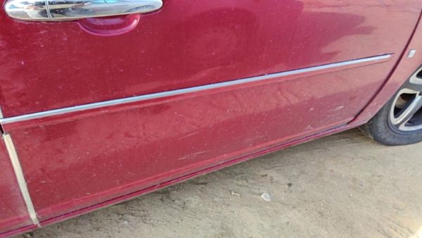 06-07 Lucerne Passenger Right Front Moulding From Door Trim Strip Crimson 86U — photo 1