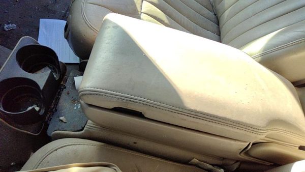 2003 Lincoln Town Car Front Seat Gray — photo 2