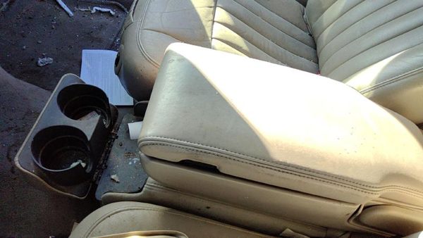 2003 Lincoln Town Car Front Seat Gray — photo 1