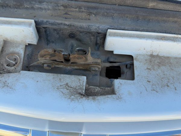 1998-2005 Chevy S10 Blazer Hood Latch Assembly With Bracket Oem 15009394 — photo 3