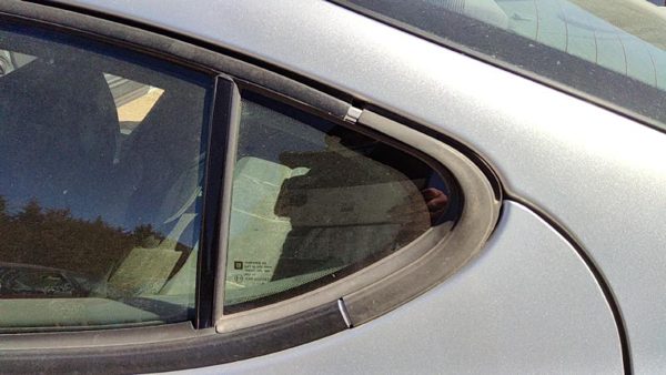 04-08 Grand Prix Driver Left Rear Vent Window Back Door Glass With Frame Oem — photo 2