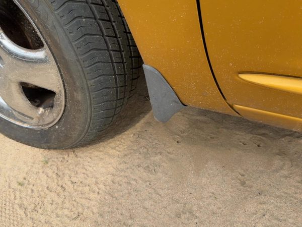 2001-2010 Chrysler Pt Cruiser Driver Left Moulding From Fender Oem Mud Flap — photo 4
