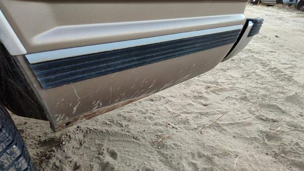 1994 Chevy Suburban Driver Left Rear Moulding On Quarter Panel Oem — photo 3