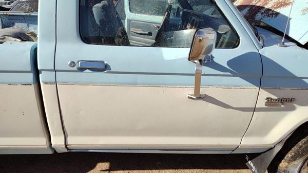1986 Ford Ranger Front Door RH White — photo 2