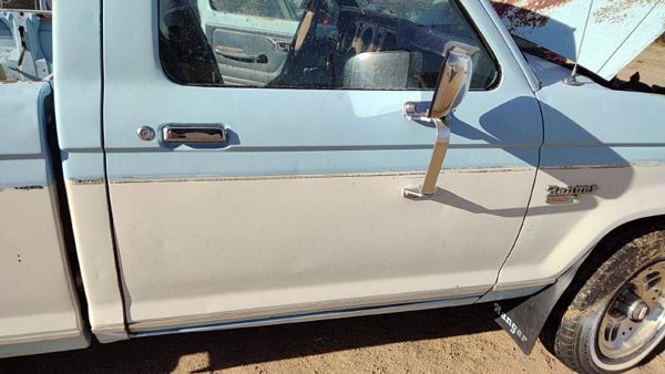 1986 Ford Ranger Front Door RH White — photo 3