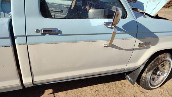 1986 Ford Ranger Front Door RH White — photo 4