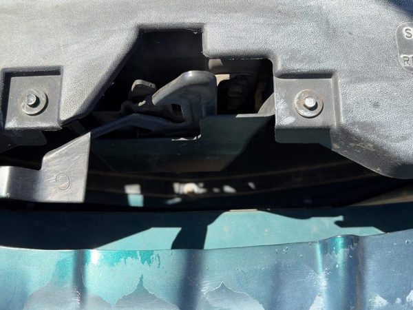 1999 Chevy Lumina Hood Latch Assembly with Bracket Radiator Support 10288085 — photo 2