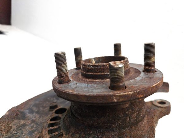 2003-2004 Subaru Legacy Driver Left Front Spindle Knuckle With Wheel Hub Oem — photo 3