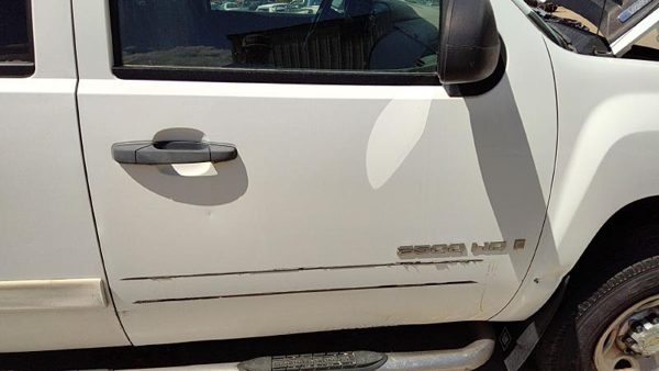 2008 Chevy Silverado 2500 Front Door RH White 50U — photo 2