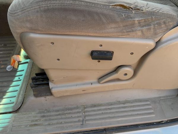 05 Silverado 2500 Driver Left Side Power Seat Switch With Trim Panel Oem Tan 52D — photo 2