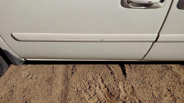 05-07 Dodge Caravan Driver Left Front Moulding From Door Trim Strip White Pw1 — photo 1