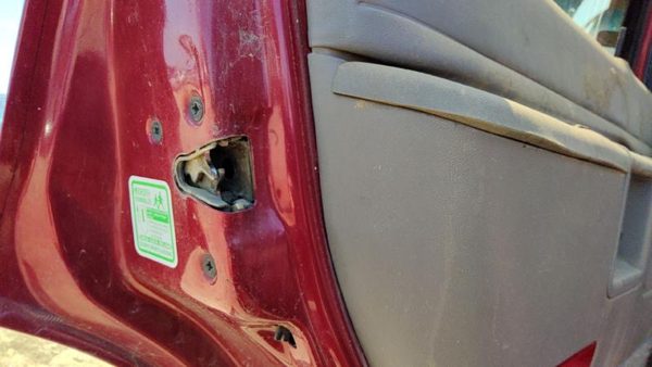 1991-1994 Ford Explorer Driver Left Rear Door Latch With Rods/Cables Oem Back — photo 2
