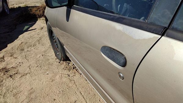 2003 Chevrolet Cavalier Front Door LH Gold 49U — photo 5