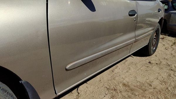2003 Chevrolet Cavalier Front Door LH Gold 49U — photo 4
