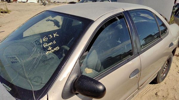 2003 Chevrolet Cavalier Front Door LH Gold 49U — photo 2