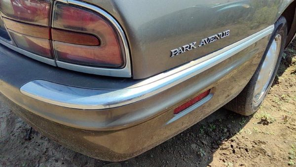 1997-05 Buick Park Ave Passenger Right Chrome Trim Moulding From Rear Bumper Oem — photo 1