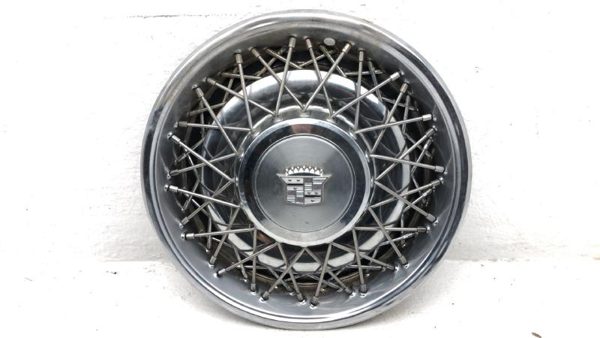 1980-1984 Deville Sedan Hub Cap Wheel Cover Oem #2 01622897 — photo 1