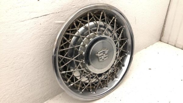1980-1984 Deville Sedan Hub Cap Wheel Cover Oem #2 01622897 — photo 4