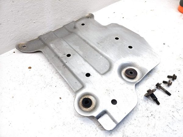 1999 Chevy Silverado 1500 Transfer Case Skid Plate 4X4 Oem With Bolts 15152822 — photo 4