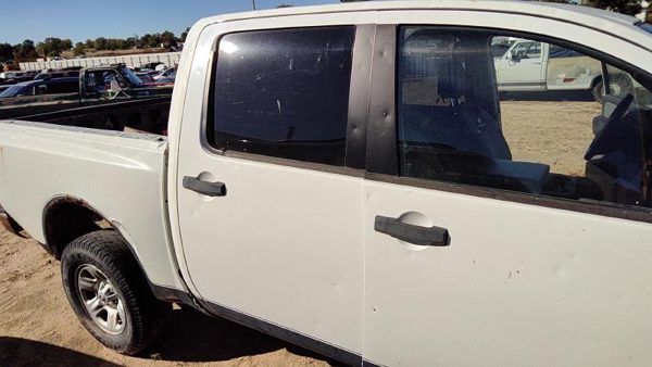 2004 Nissan TITAN Rear Door RH Q10 White Hail 82100ZR30A — photo 1