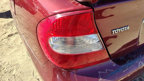 2002-2004 Toyota Camry Driver Left Tail Light Brake Lamp Oem Rear 81560Aa050 — photo 2