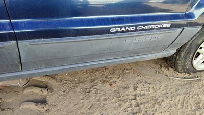 03-04 Jeep Grand Cherokee Passenger Right Front Moulding From Door Trim Strip