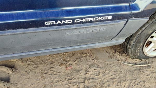 03-04 Jeep Grand Cherokee Passenger Right Front Moulding From Door Trim Strip — photo 4