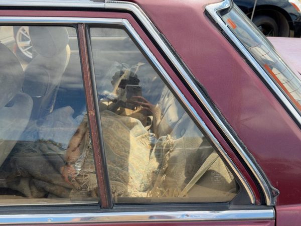 85-88 Nissan Maxima Driver Left Rear Vent Window Back Door Glass With Frame Oem — photo 2