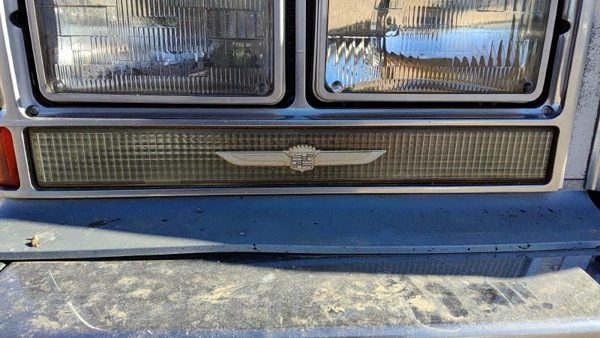 1980-84 Deville Sedan Passenger Right Front Turn Signal Light Lamp Lower Mounted — photo 2